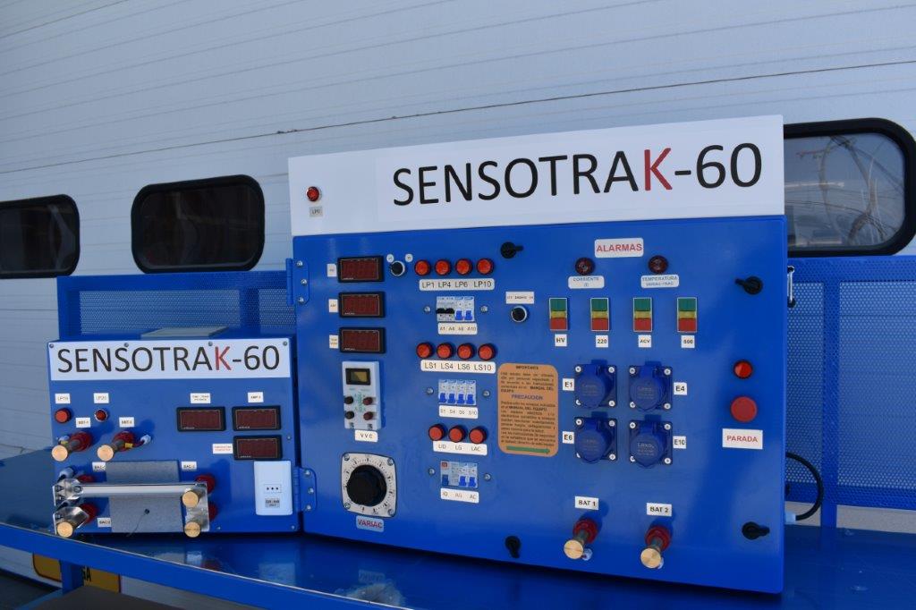 Imagen de equipo Sensotrak - 60; Equipo simulador de actividad eléctrica adquirido por Impomak
